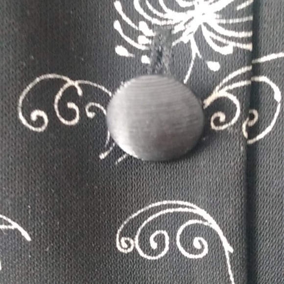 🔴$10 add on. SCORPIO women's short sleeve shirt, size xs -small black/white. - Picture 5 of 5